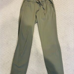 Lululemon HTF Keep Moving Pant Grey Sage High-Rise Luxtreme Size 6 RARE EUC